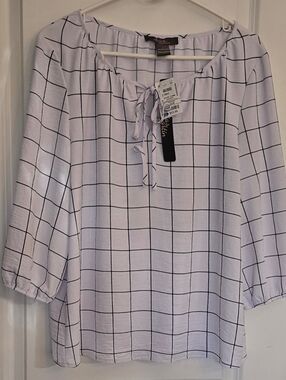 Olivia & Martin Blouse- Size Large- White w/ Black Grid Pattern- 3/4 Sleeve